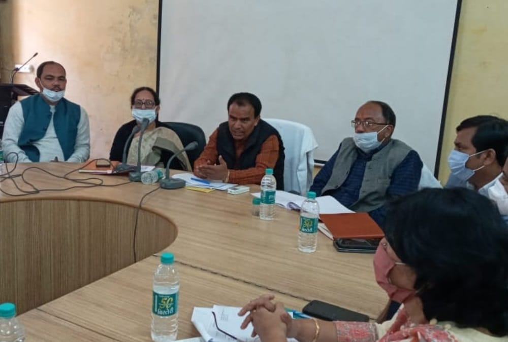 Uttarakhand News: Health Minister Dhan singh rawat Shocked after hear Patient Complaints during Ramnagar Hospital visit