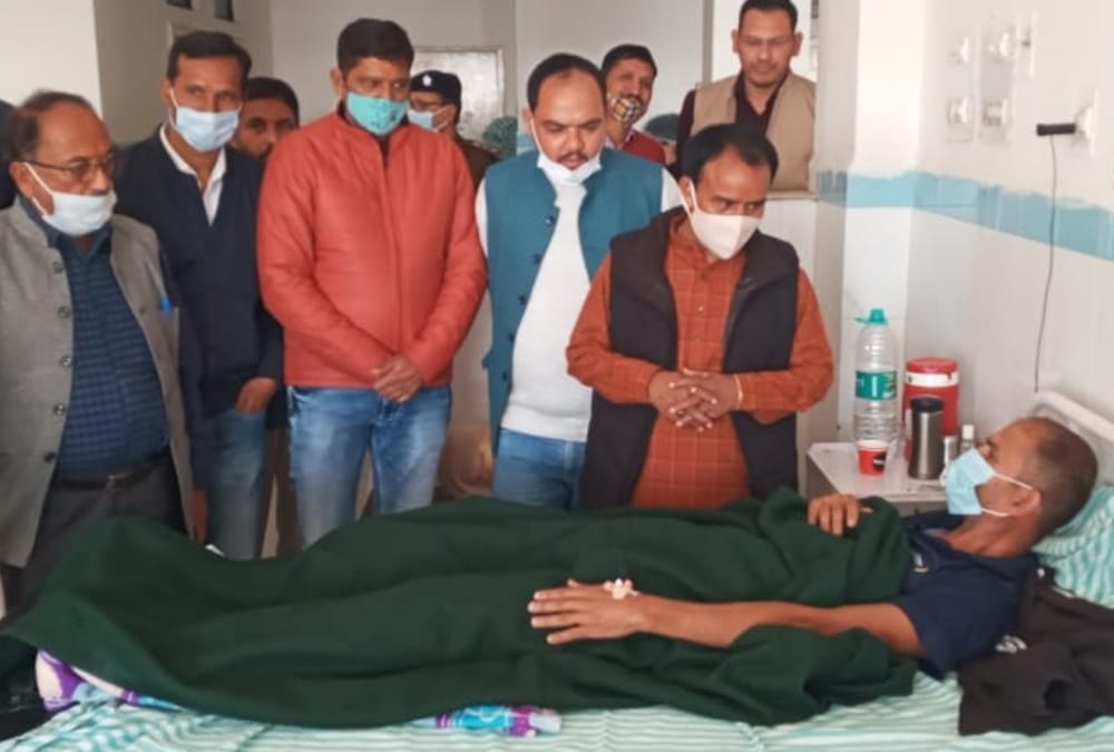 Uttarakhand News: Health Minister Dhan singh rawat Shocked after hear Patient Complaints during Ramnagar Hospital visit