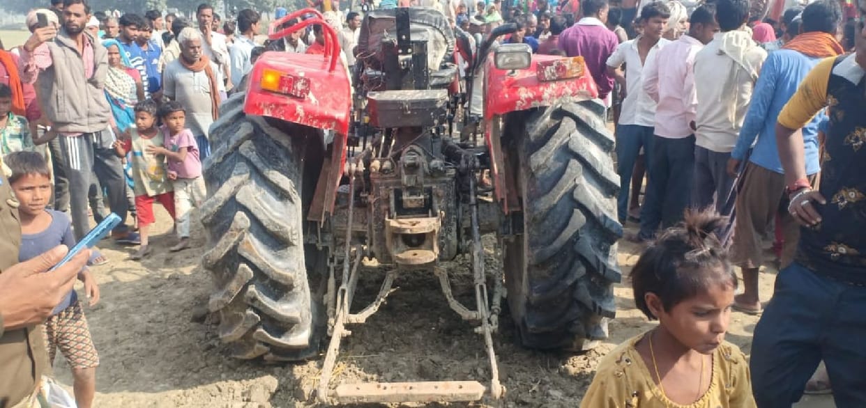 Uncontrollable tractor overturned, two teenagers died