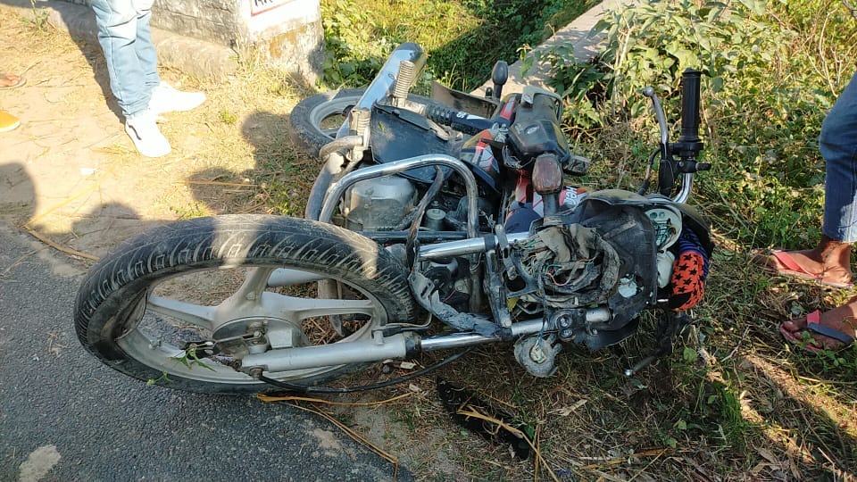 Bike fell into a ditch after colliding with a culvert, three killed