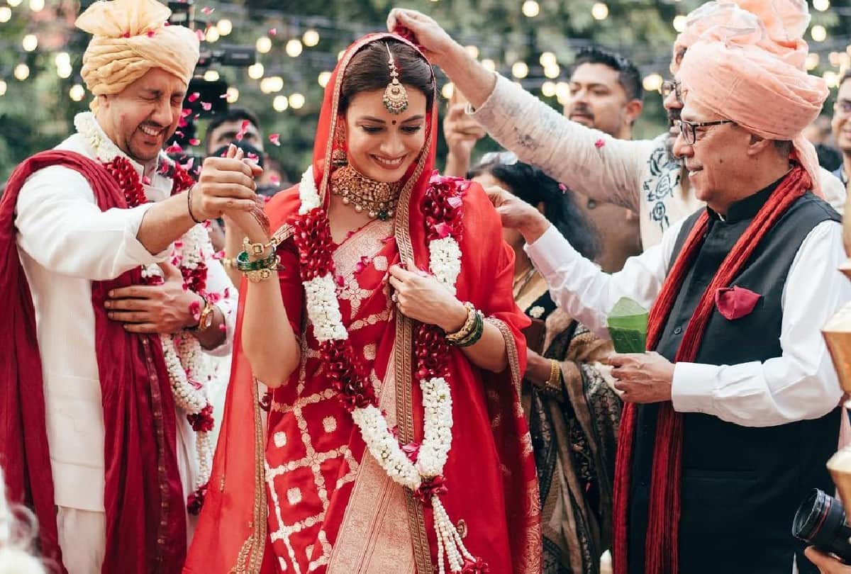 Bollywood Celebrity Sarees For Wedding instead heavy bridal lehenga
