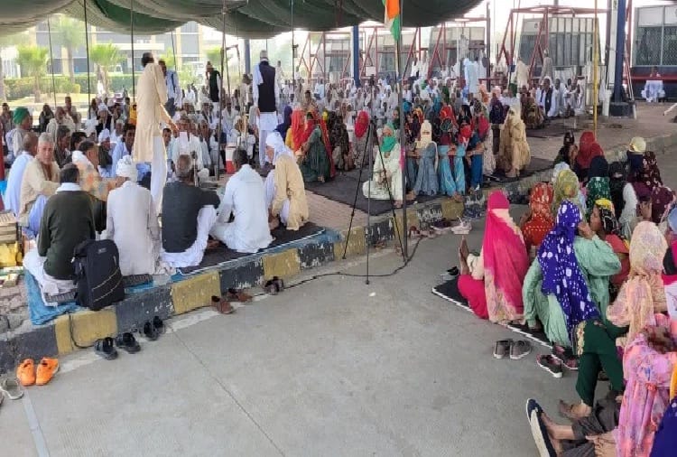 Crowd of farmers increased at Baddowal toll plaza