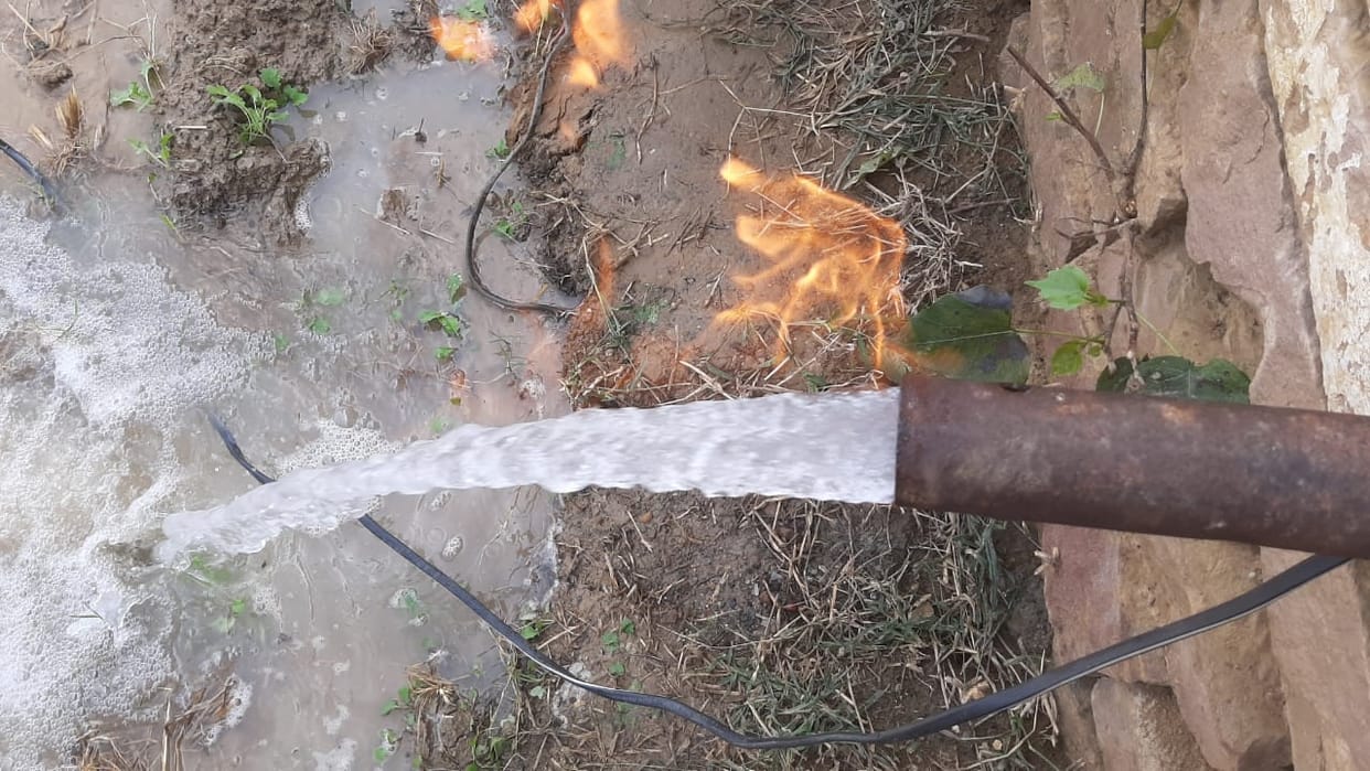 flammable gas coming out with water from borewell in Mirzapur catching fire with  burning match sticks people surprise