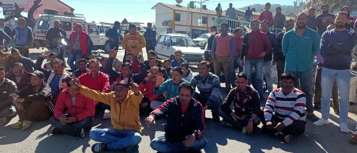 Traders jammed in protest against the assault on the shopkeeper