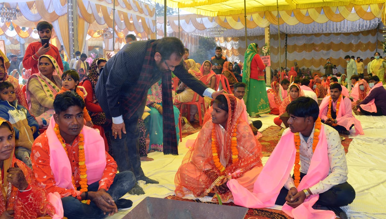 Mass marriage: 225 couples tied in a conjugal thread