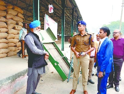 Paddy procurement is decreasing at the purchasing centers as compared to the arrival of the mandis