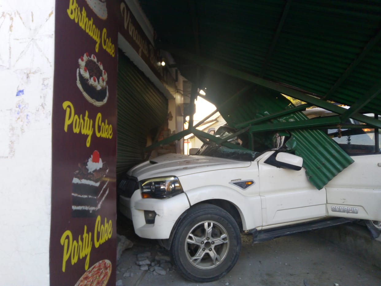 Uncontrollable car collided with the shop, in the chest