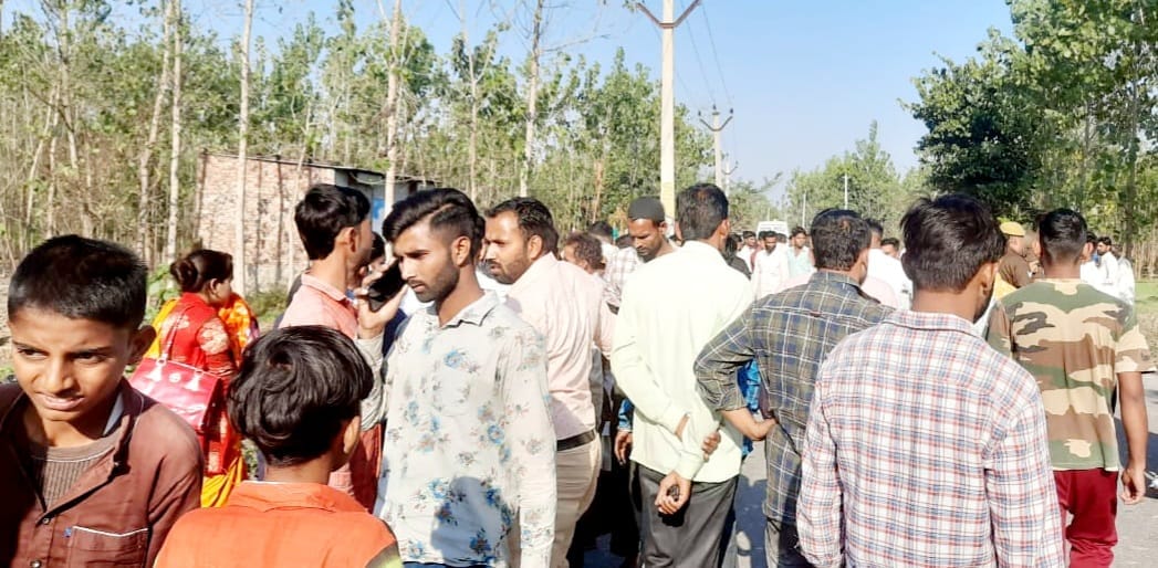 Woman dies due to dumper collision, husband and Devrani serious