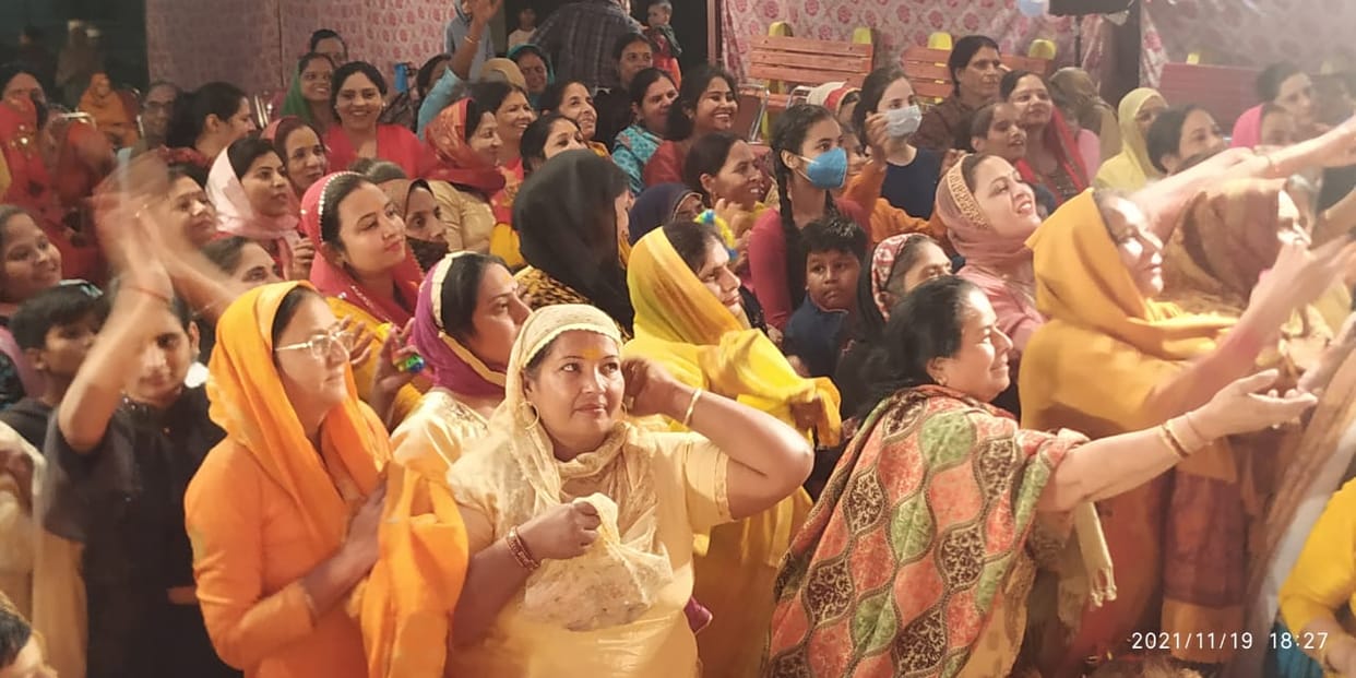 Gold chains snatched from the necks of three women devotees in the ceremony, Yamunanagar