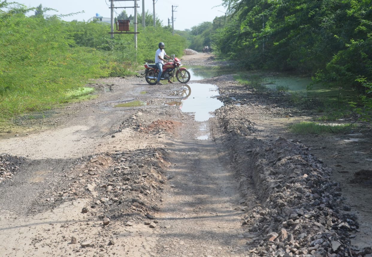 Lack of officials eclipsed the development of the city