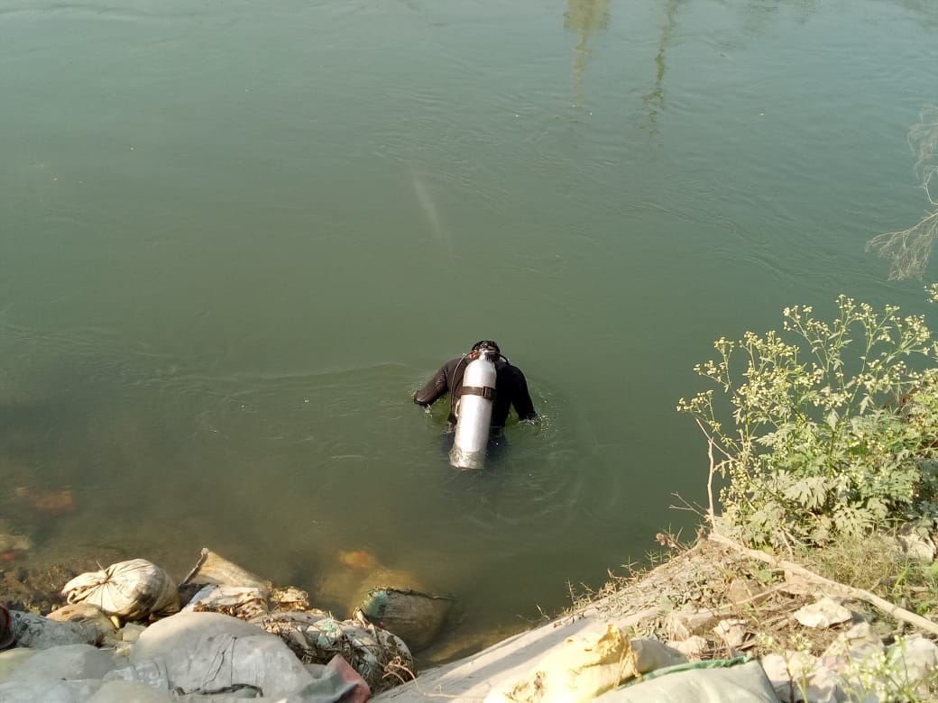 Person fell in canal, divers engaged in search, Yamunanagar