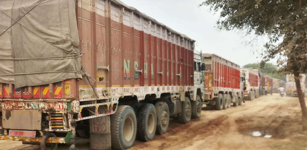fathepur news,Five hours jam on Lalauli-Adhaval road