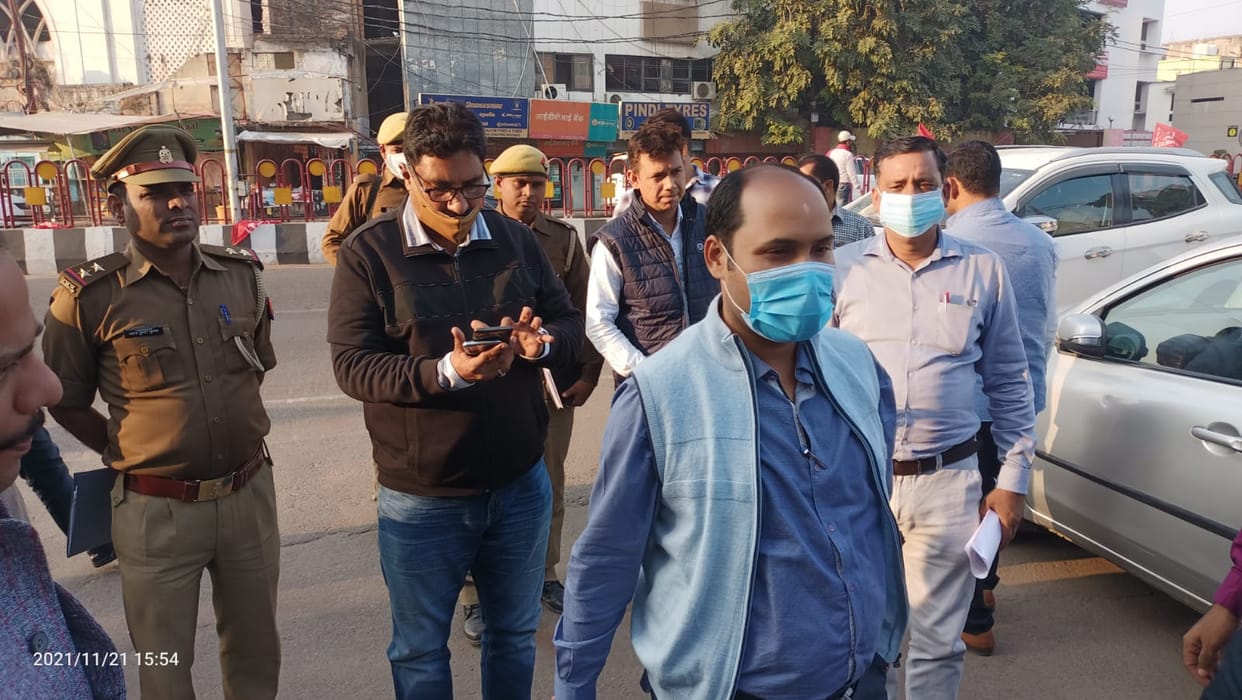 Azamgarh police reached to seal Mukhtar's building