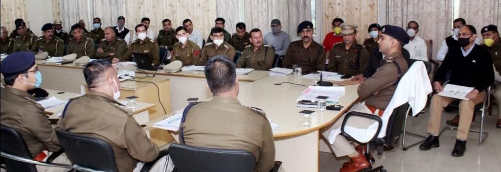 Officers and employees who are not interested in work will be punished: SP