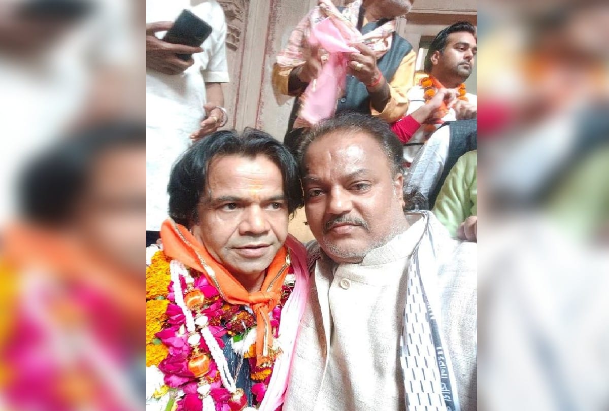 comedian rajpal yadav visits bankebihari mandir vrindavan