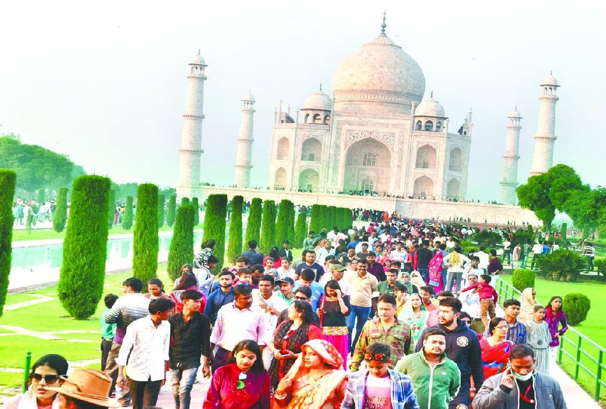 Taj Mahal Ticket Server Down Tourists Waits For Tickets