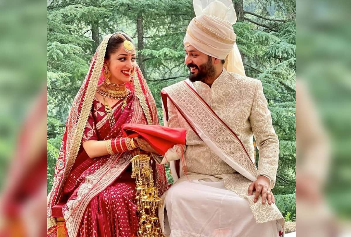 fashion tips try red saree on your wedding bollywood actress also wear