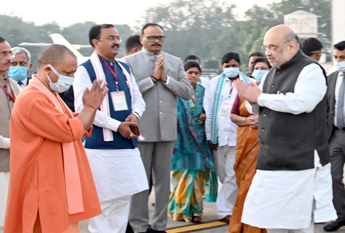Union Home Minister Amit Shah and Chief Minister Yogi Adityanath greet Prime Minister Narendra Modi at Amausi Airport