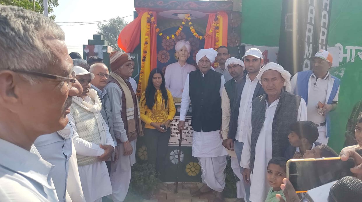 Statue of freedom fighter Nanhataram unveiled