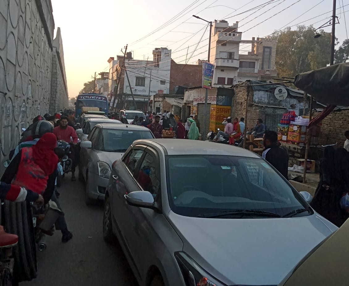 Highway stuck in jam for many hours in Joya, vehicles will crawl, passersby upset