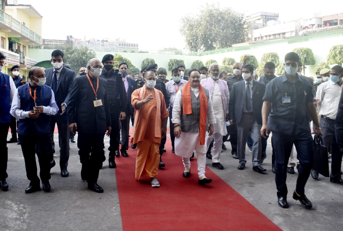 State in-charge and state president also reached Gorakhnath temple with JP Nadda