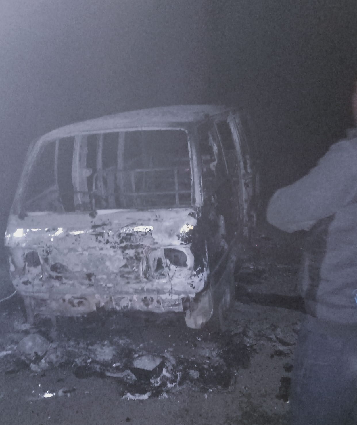 Van burnt down in Dohrapur, four people returning from marriage left