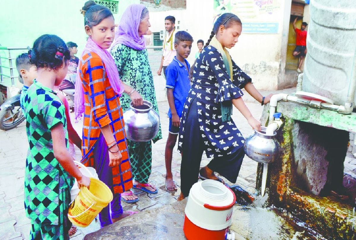 Water Crisis Remain In Agra Due Ganga water supply closed