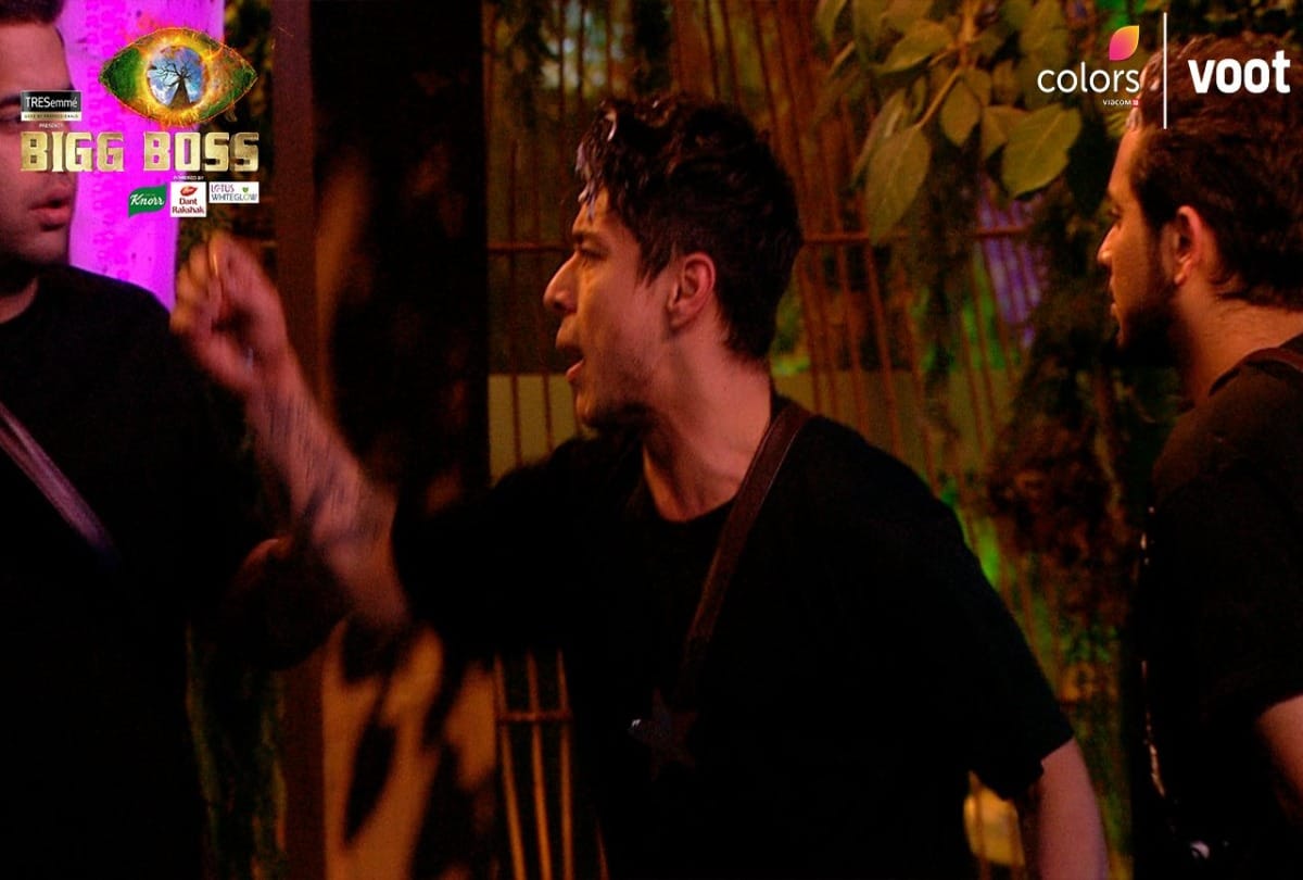 Bigg Boss 15: Karan Kundrra and Prateek Sahajpal fought in front of the guest who arrived on the show said abusive words to each other