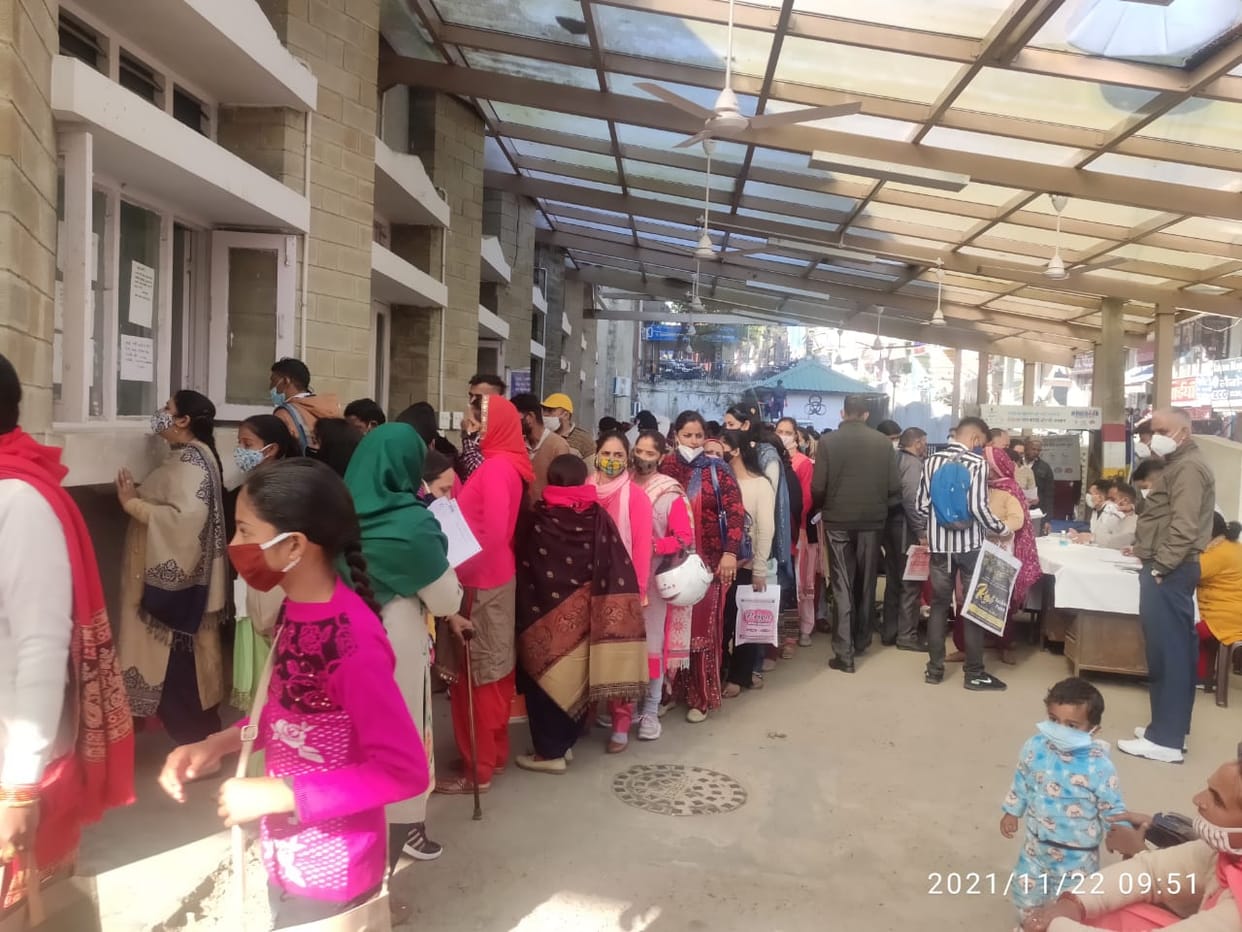 Rule bypassed: Crowd outside slip counter, OPD and labs in Hamirpur Hospital