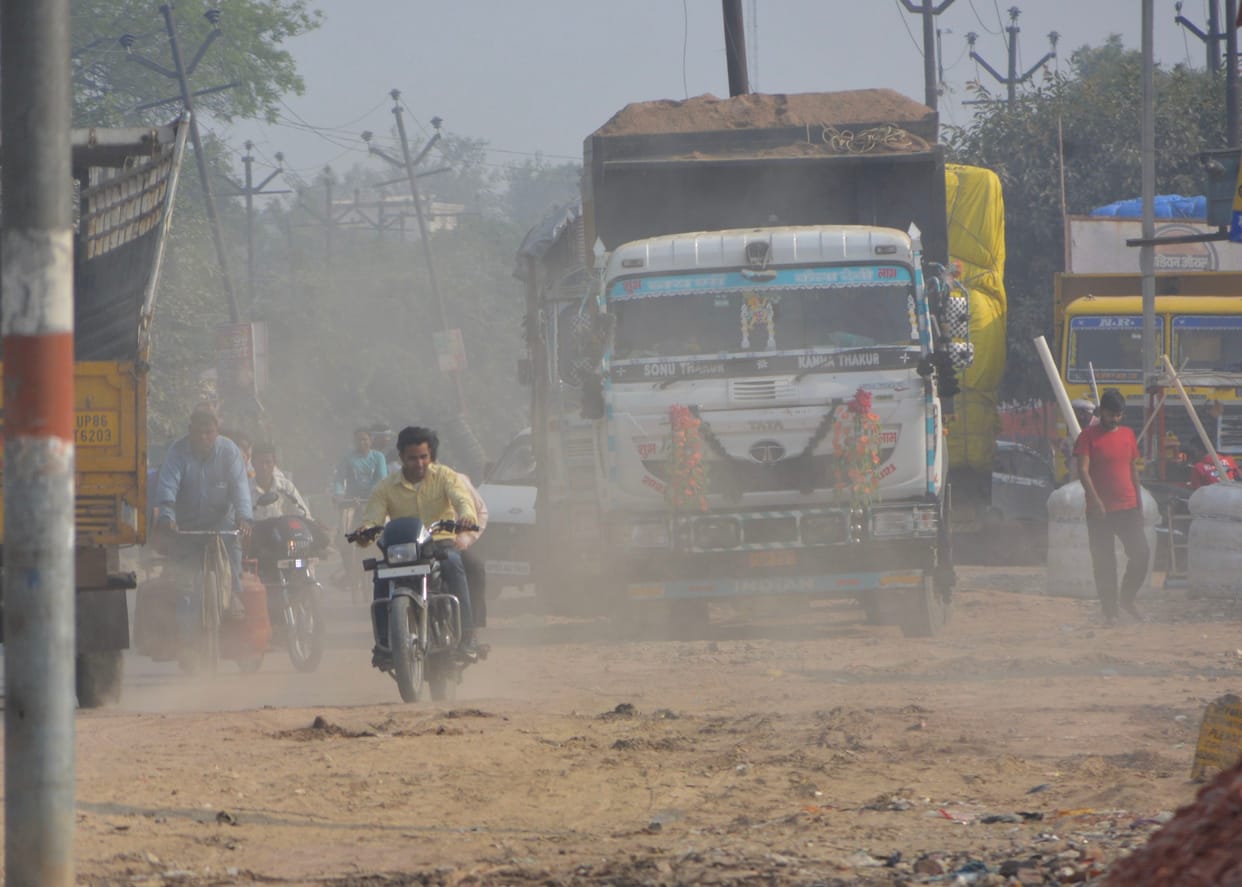 Clouds of dust flying on the streets, Life in tenshion