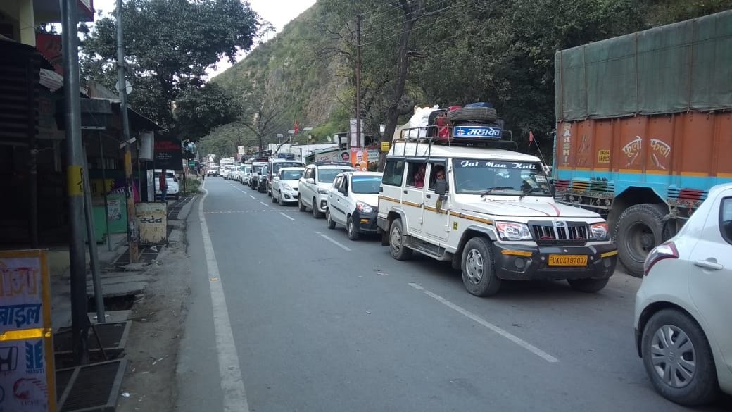Passengers stuck in jam till Bhimtal, Jeolikot, Khairna