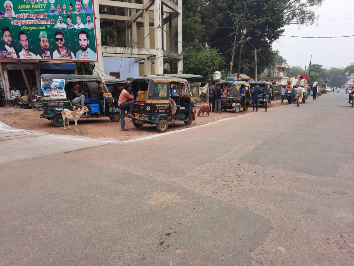 unauthorised texi stand cause traffic jam