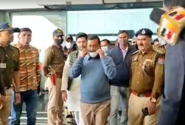 Delhi Chief Minister Arvind Kejriwal reaches Amritsar of Punjab