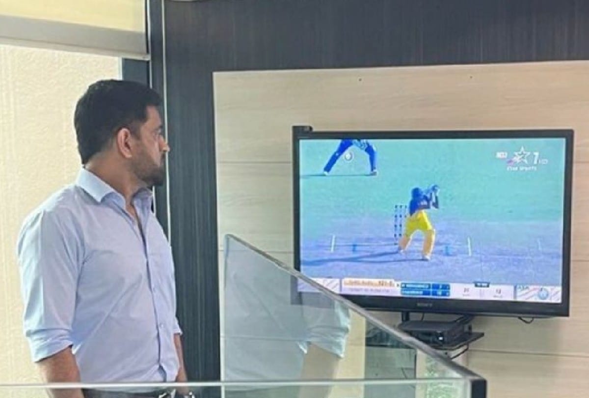 Shahrukh khan hits Six to win Syed Mushtaq Ali Trophy Final dhoni watches match
