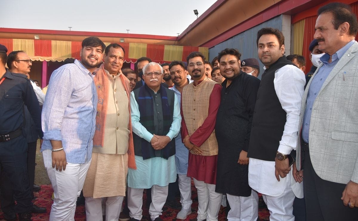 CM arrived at the wedding of MLA's niece, blessed