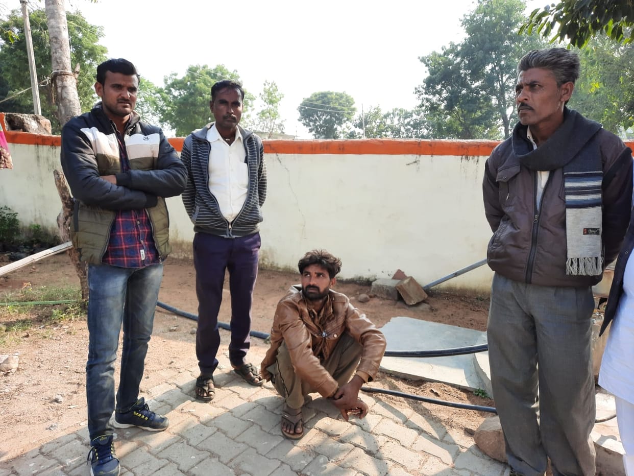 driver suicide by jump on train, video viral