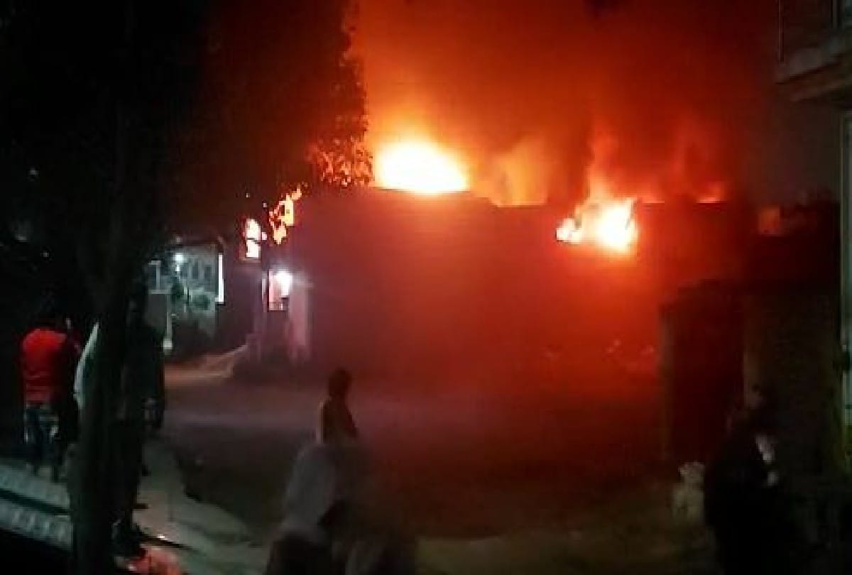 fire broke out in sole factory in agra