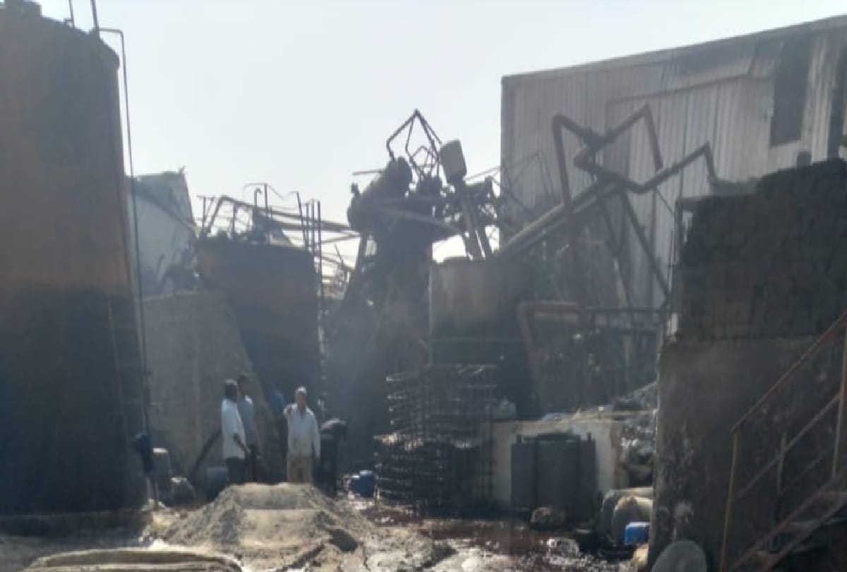 Ghaziabad Dhaulana Hapur Fire broke out in chemical factory due to short circuit heavy losses in nearby companies too