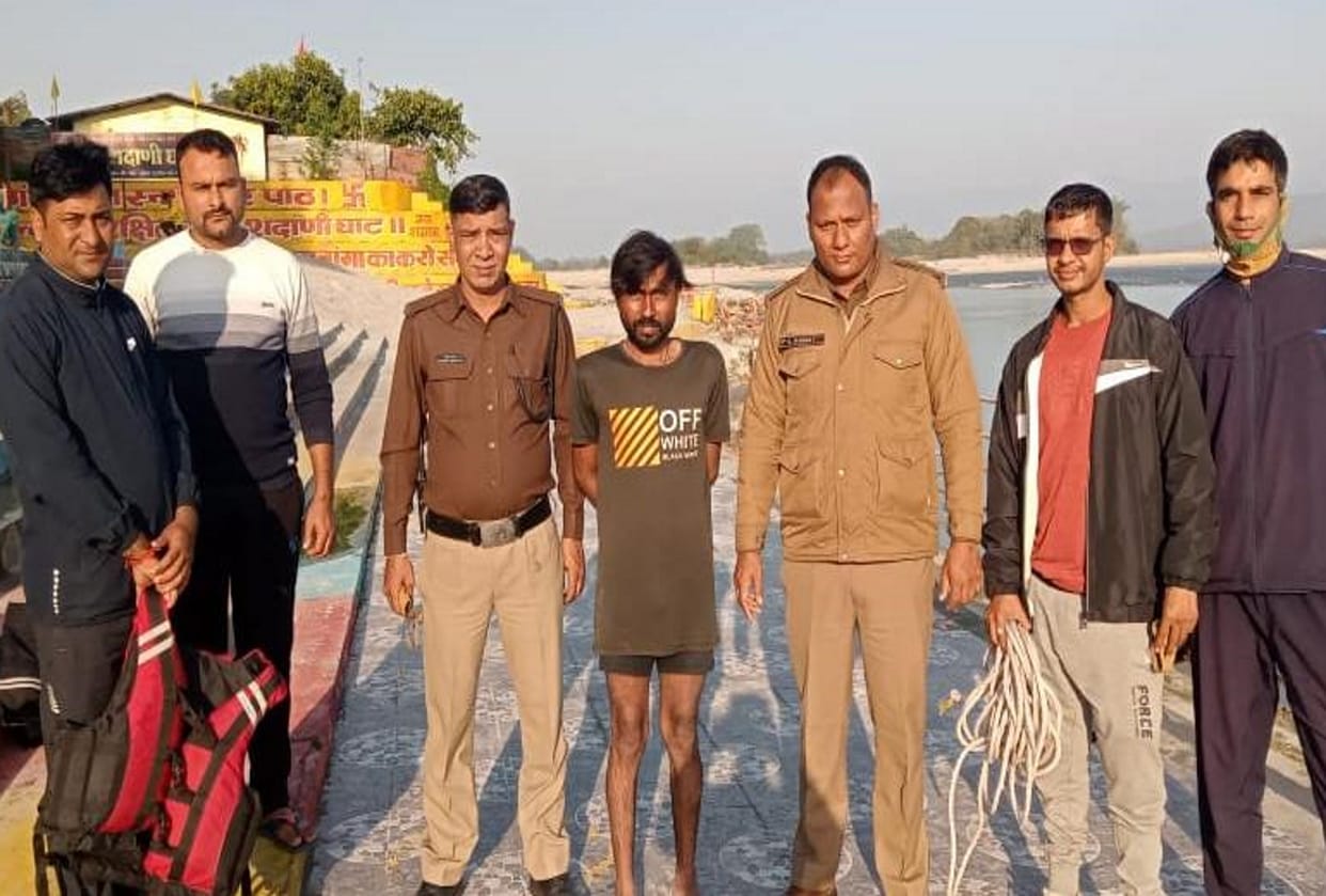 uttarakhand news: young man had to take selfie in forest, leopard came in his front