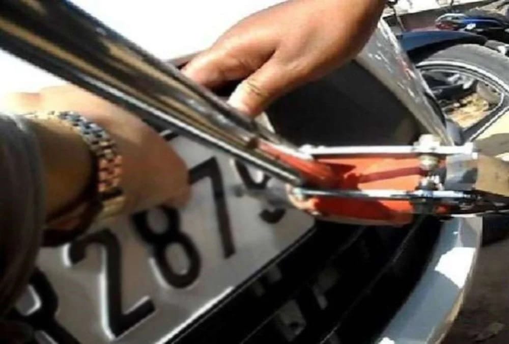 August 15 HSRP will be mandatory 4 and 5 on number plate of vehicles