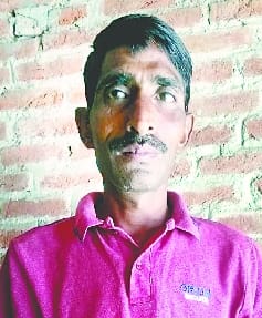 Contract worker repairing the line dies due to current
