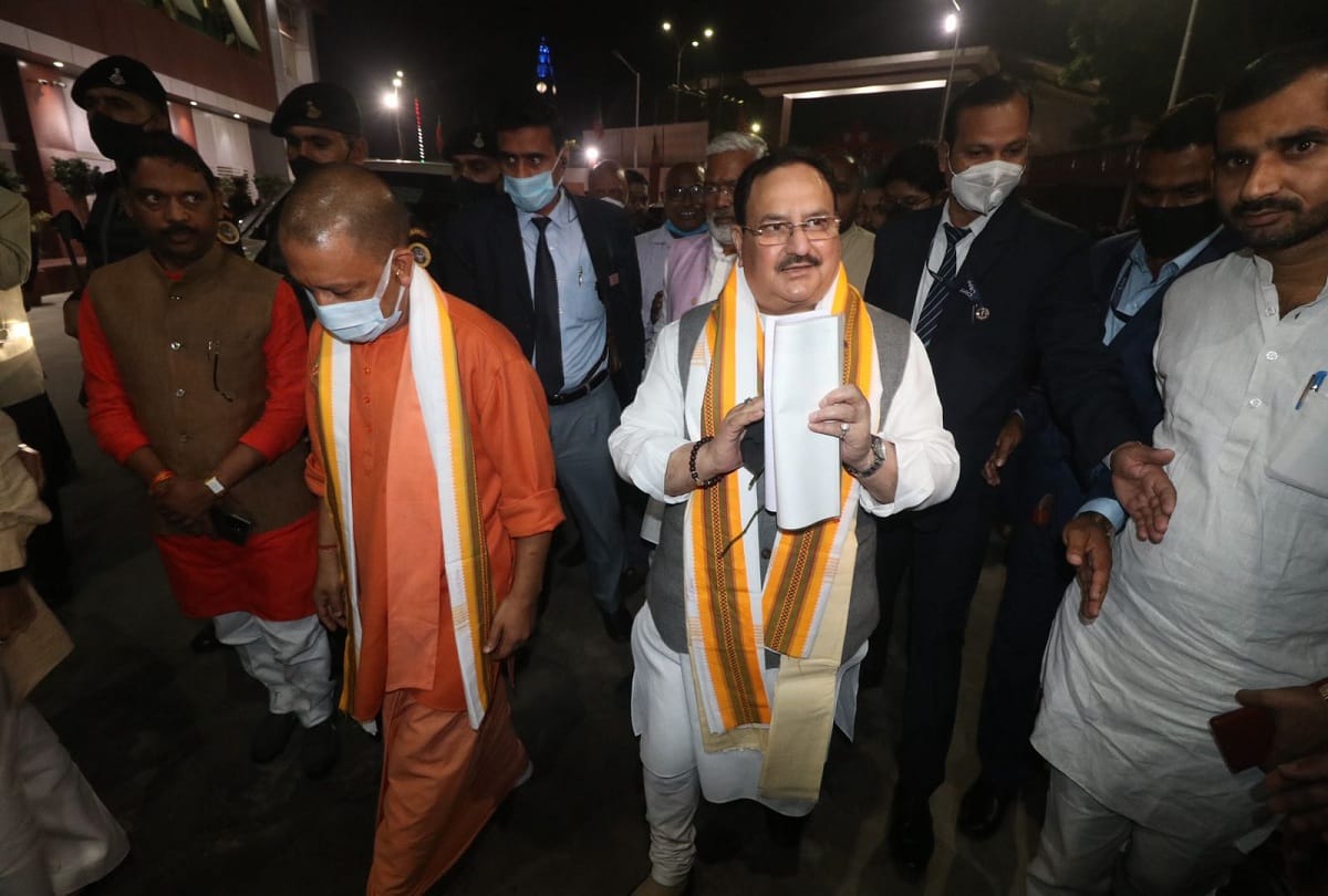 BJP National President JP Nadda reached Lucknow Yogi Adityanath accompanied him