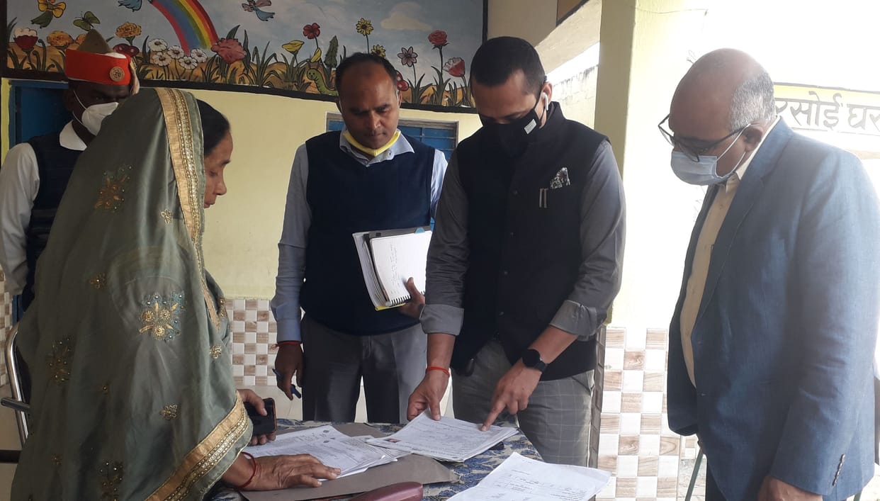 At the polling booth, the commissioner asked how to increase the tenant's vote, BLO could not answer
