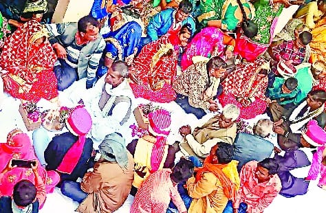 Mass marriage of fourteen couples