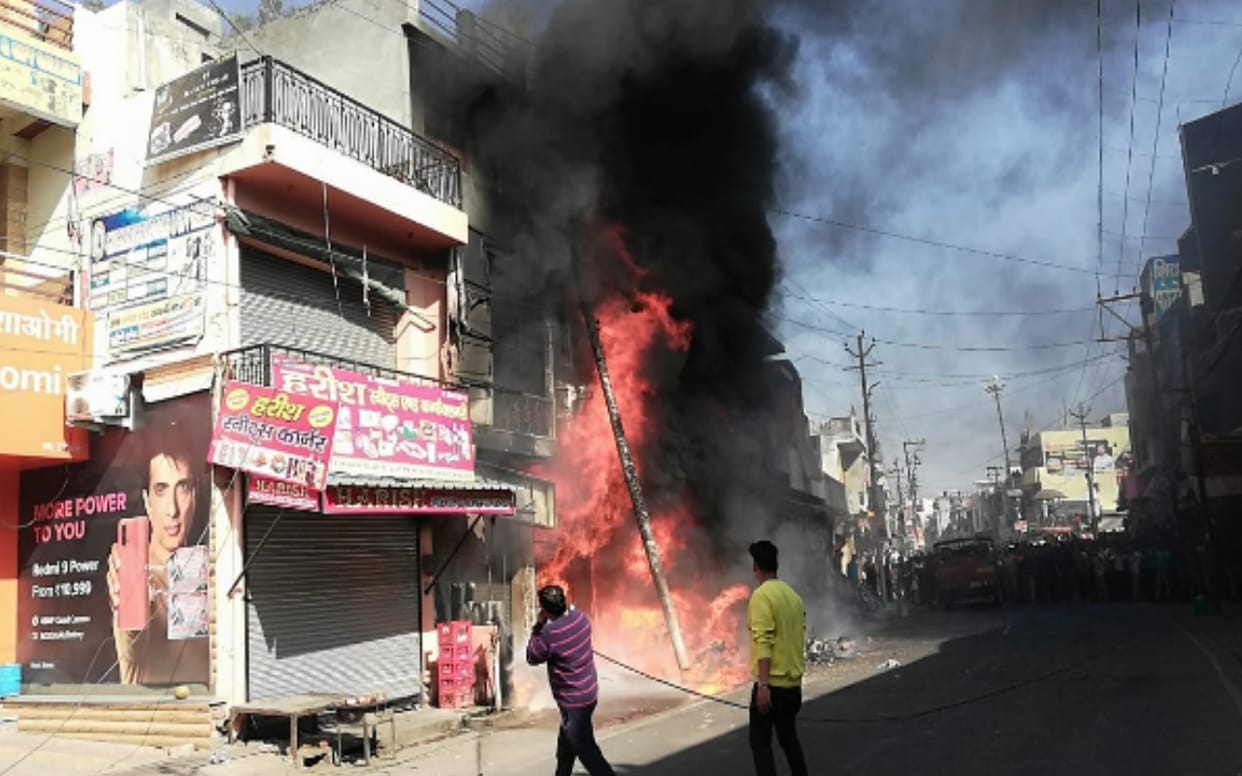 fire in two Shop in Mwaa market Meerut, two died