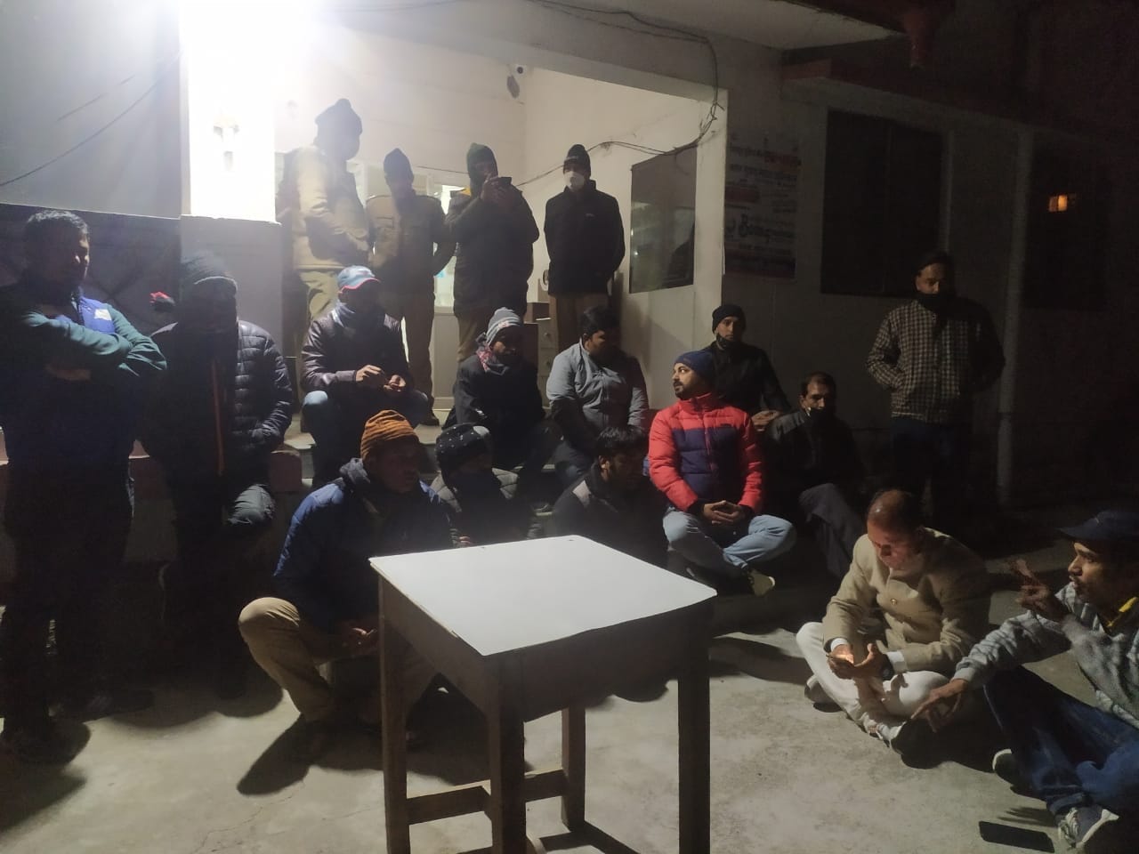 uttarakhand news: fight and firing between tourist and local people in mussoorie, see photos