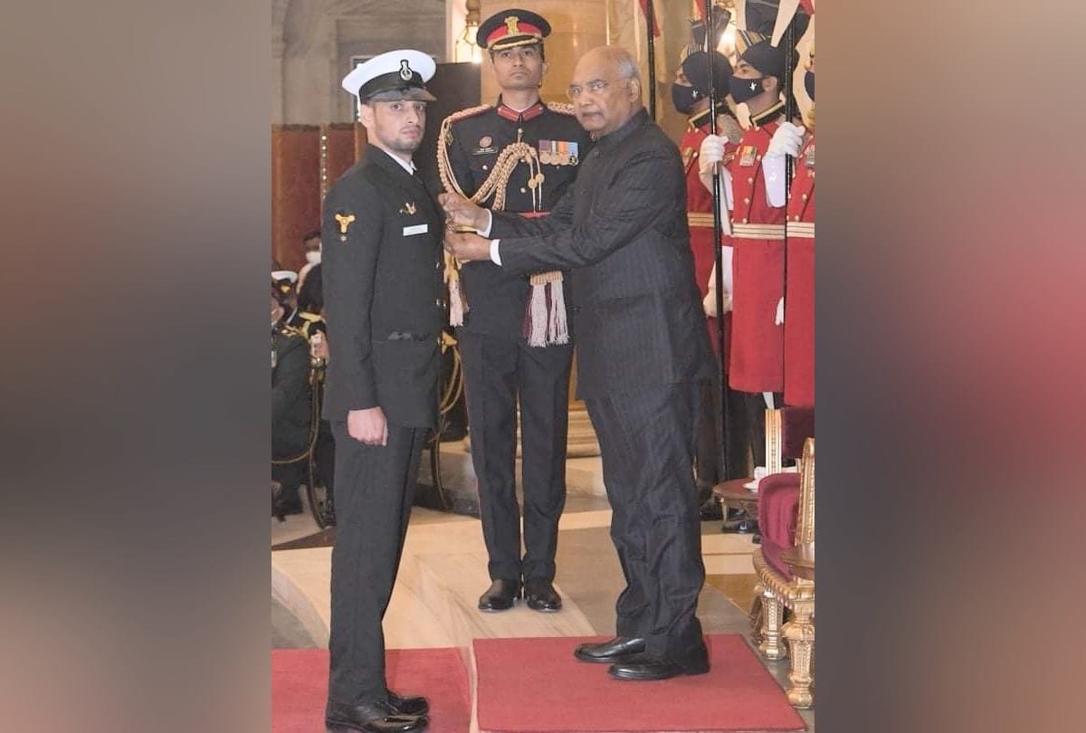 President Ram Nath Kovind Kovind presents Shaurya Chakra to Amit singh Rana