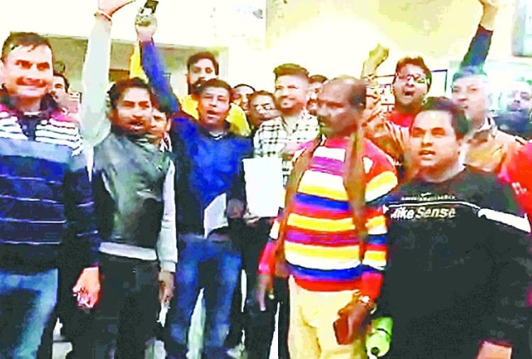 Railway employees forgot to attach coach in Udhampur Prayagraj special train