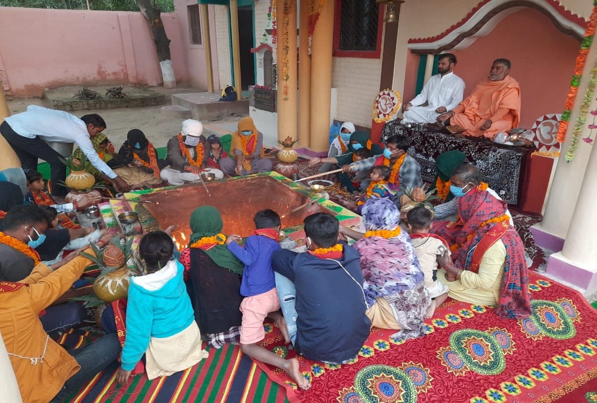 Return of 26 Muslims to Hinduism at Yashveer Ashram in Muzaffarnagar