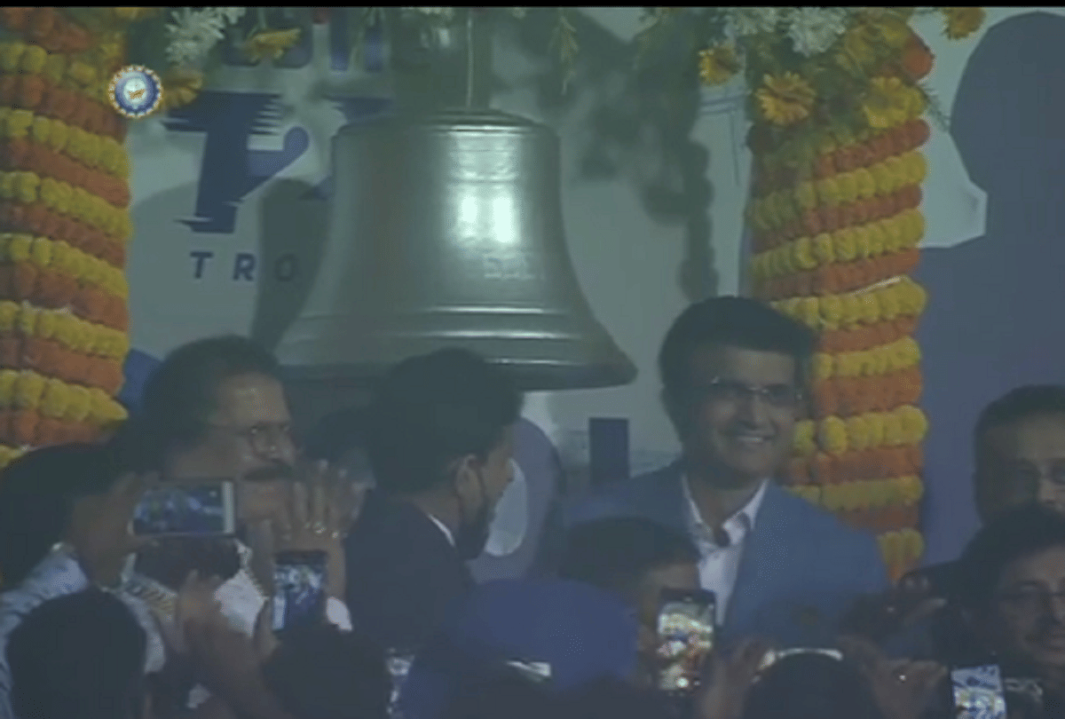 BCCI President Sourav Ganguly Rings Famous Eden Gardens Bell Ahead of 3rd T20I Between India and New Zealand